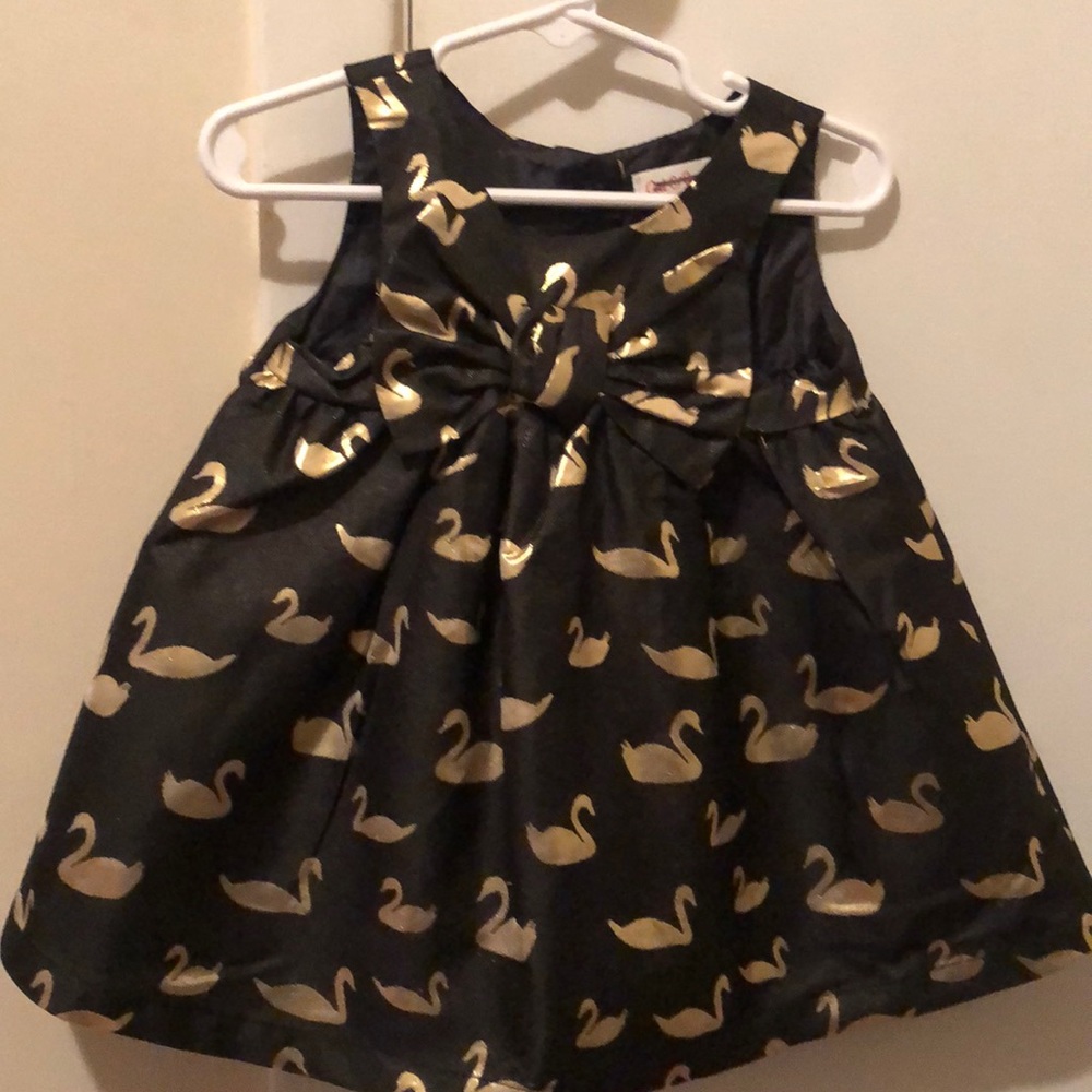 2/$10 Super cute black and gold dress! Great condition!